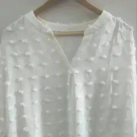 🌴2/$25🌴AMAZON | Women's White Swiss Dots V-Neck Long Sleeved Lightweight Top - Picture 2 of 3
